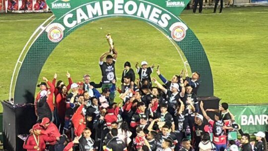 Xelajú MC con la copa