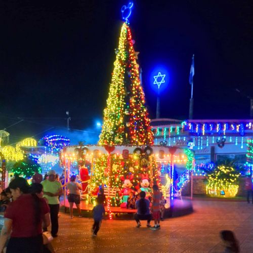 decoraciones navideñas en Cuyotenango