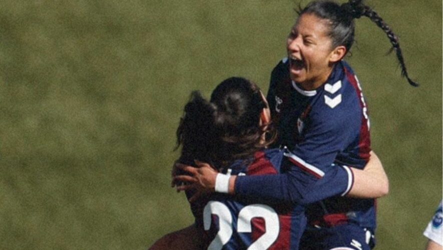 Andrea Álvarez celebra una anotación