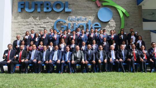 árbitros y asistentes FIFA de Guatemala