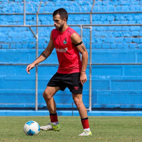 Entrenamiento Rodrigo Saravia