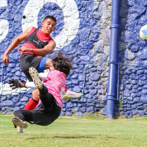 John Méndez en entrenamiento rojos