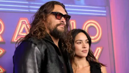 Adria Arjona y Jason Momoa