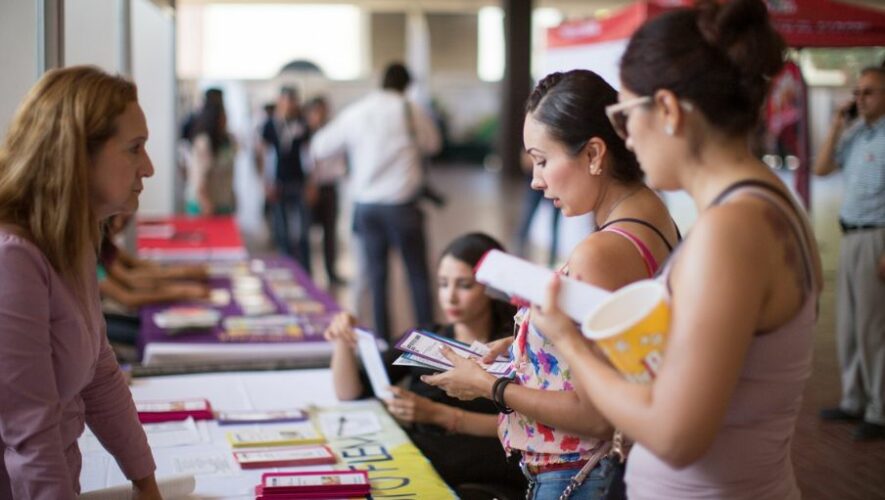 Feria de becas 2025 en Guatemala