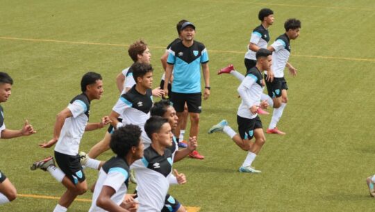 Selección Sub-17 entrenando
