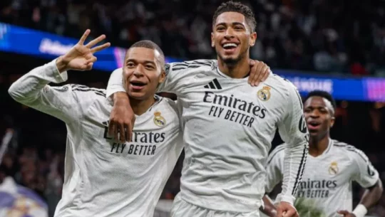 Kylian Mbappé y Jude Bellingham celebran