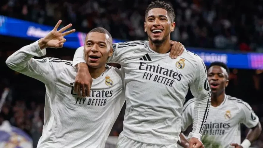 Kylian Mbappé y Jude Bellingham celebran