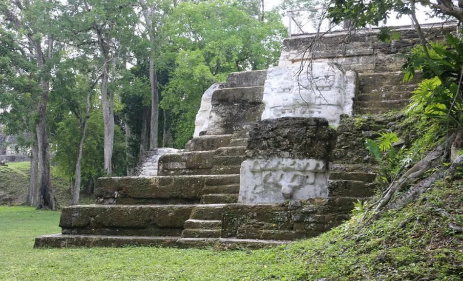 Tour astronómico 2025 en Uaxactún