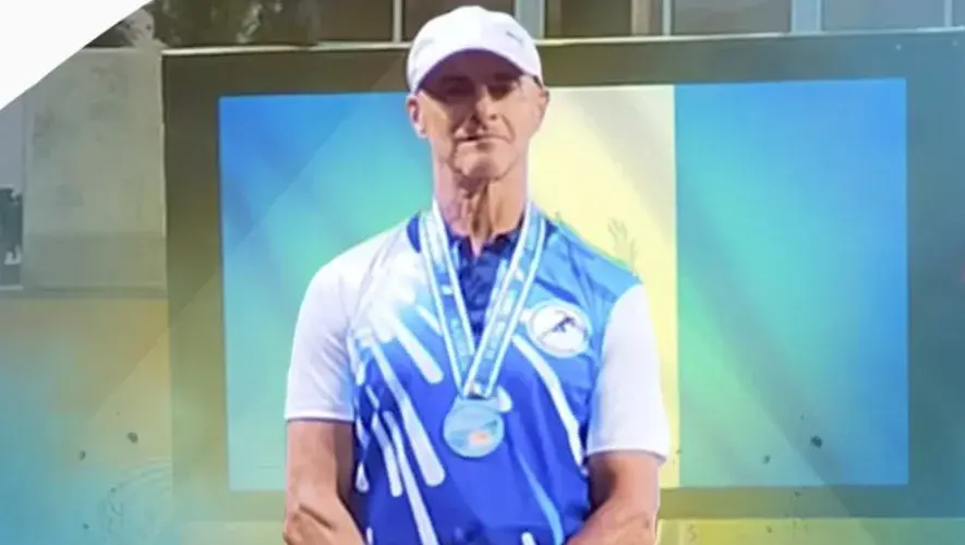 Ángel Díaz con una medalla
