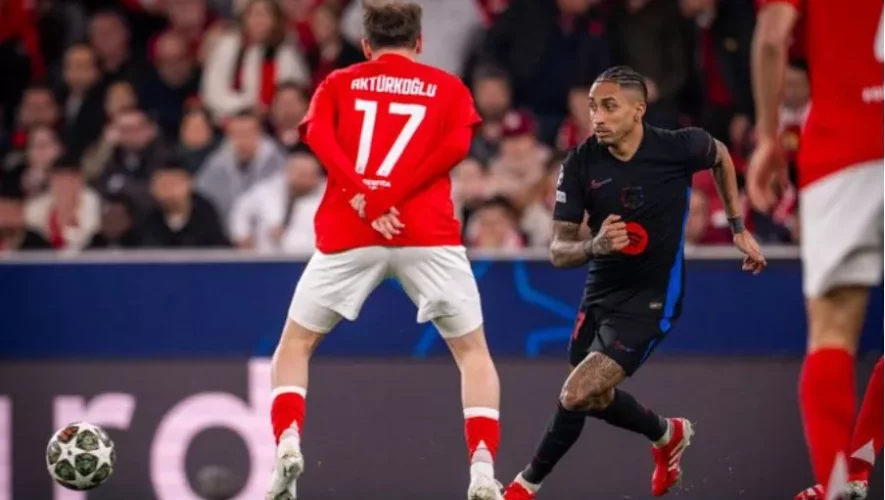 Raphina contra el Benfica