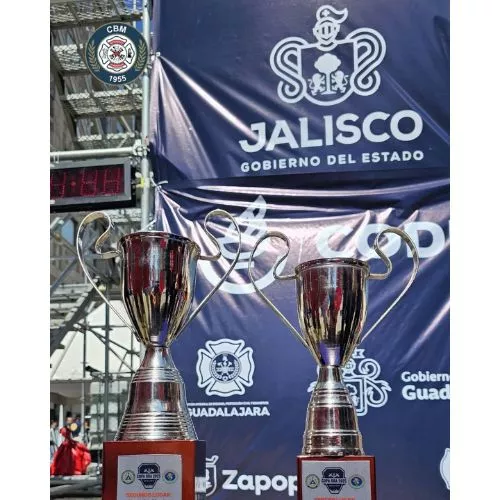 Bomberos guatemaltecos destacaron en top 3 de competencia en México
