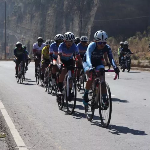 Ciclistas en competencia