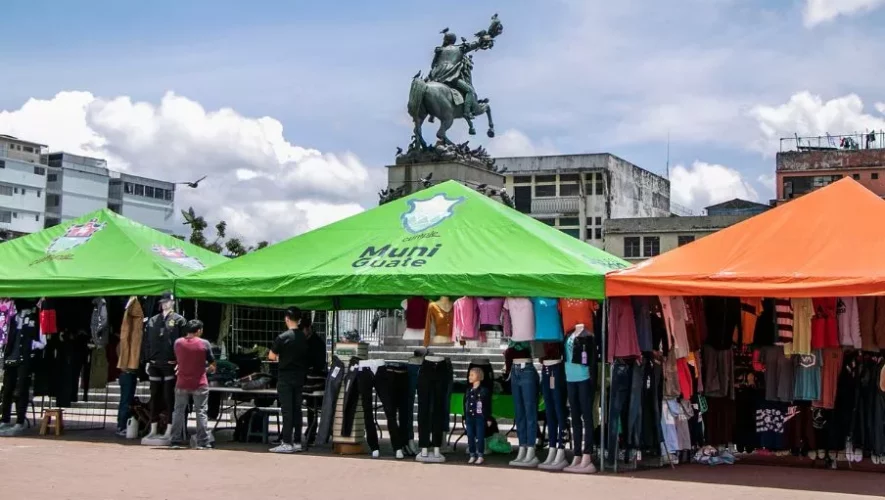 Feria de emprendedores en Plaza Barrios 2025