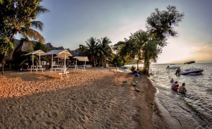 Hotel Bahía Guapinol, un hospedaje a orillas del Lago de Izabal