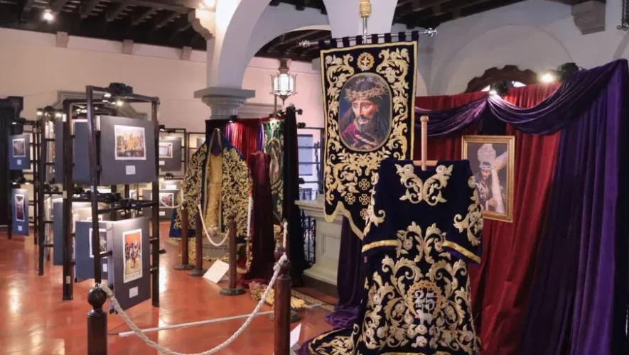 Exhibici&oacute;n Semana Santa en Correos 2025 en Guatemala