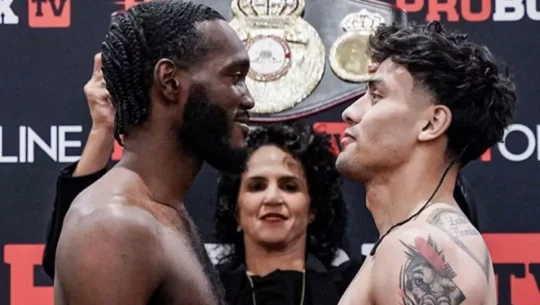 Lester Martínez vs Joeshon James durante el pesaje oficial
