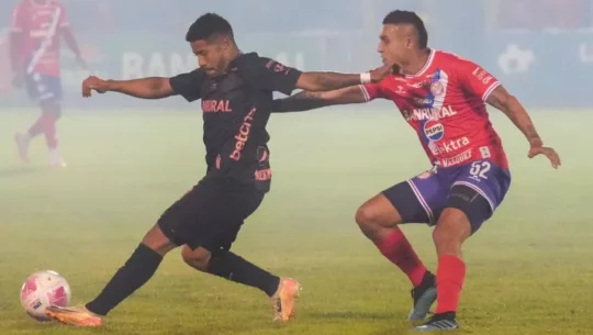 Pedro Altán es perseguido por Jorge Aparicio