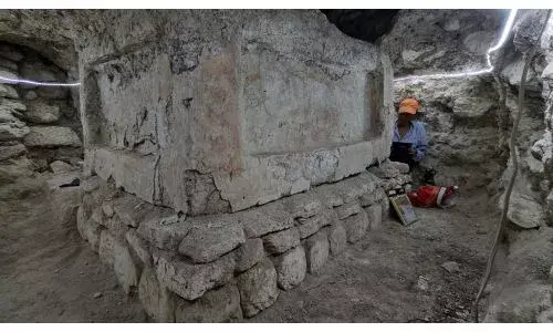 Descubren altar con murales teotihuacanos en Tikal Petén