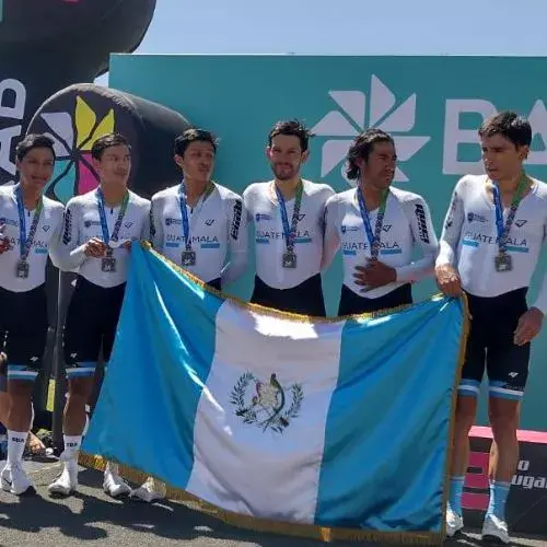 Equipo masculino de ciclismo ganó medalla de plata