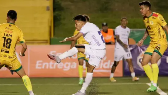 Cremas contra Marquense