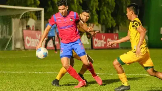 José Carlos Martínez de los rojos contra Guastatoya