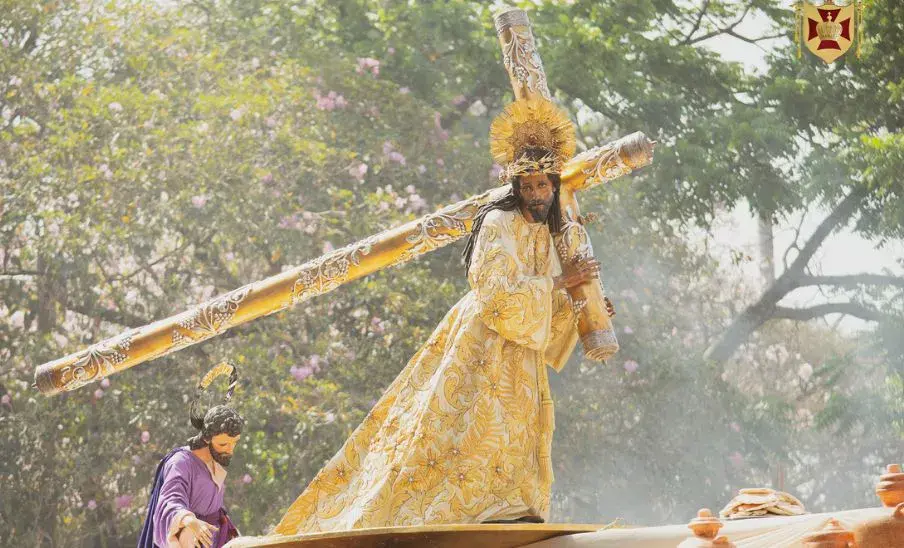 Procesión de Jesús de los Milagros en la Ciudad de Guatemala el 13 de abril de 2025