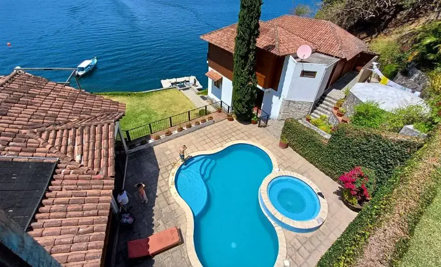 Zabdi Atitlán, un hotel con actividades acuáticas en el lago