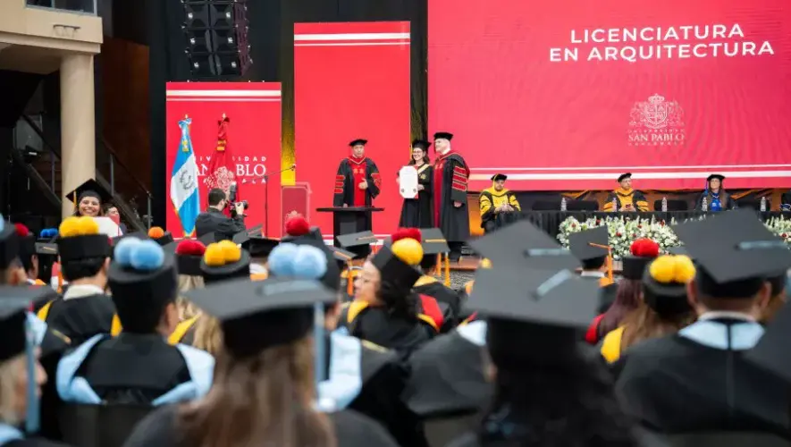 Universidad San Pablo de Guatemala entregó 260 títulos a nuevos profesionales este 2025