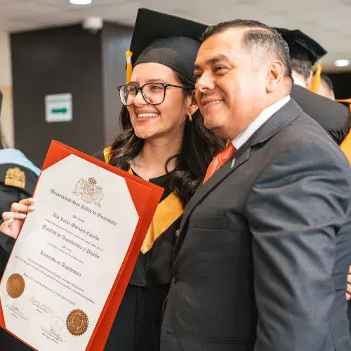 Universidad San Pablo de Guatemala entregó 260 títulos a nuevos profesionales este 2025