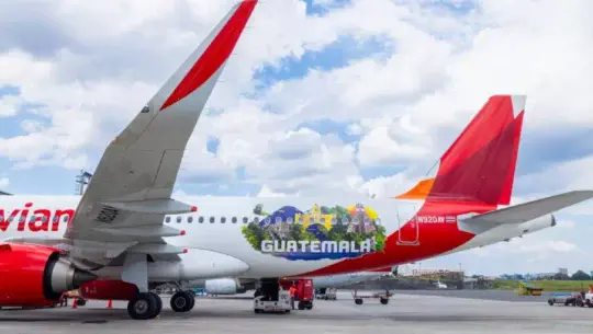 avión con diseños de Guatemala