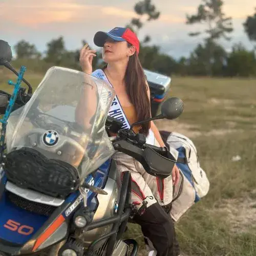 señora Huehuetenango Melanie Solórzano completó travesía en moto a Panamá