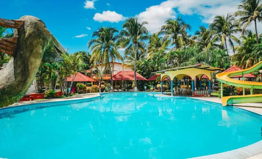 Hotel Santa Cruz, piscinas temáticas y hospedaje en Zacapa