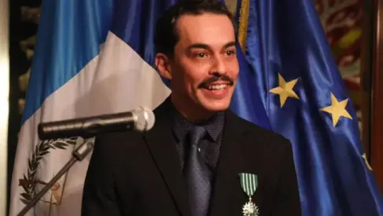 Willy Posadas recibió la Orden de las Artes y las Letras de la República de Francia en 2025