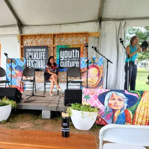Artista Evelyn Moran rindió homenaje a la cultura indígena de Guatemala mural en Washington