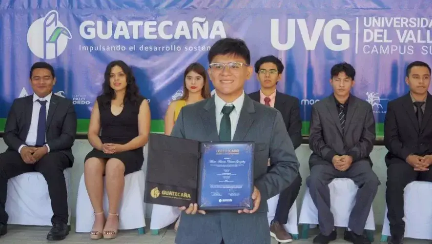 Becas universitarias de Guatecaña 2026