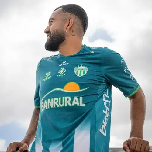 Uniforme de local de Antigua GFC 2025