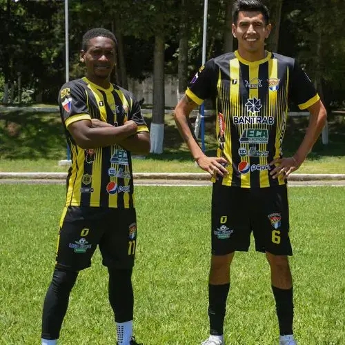 Uniforme de local de aurora 2025 (1)