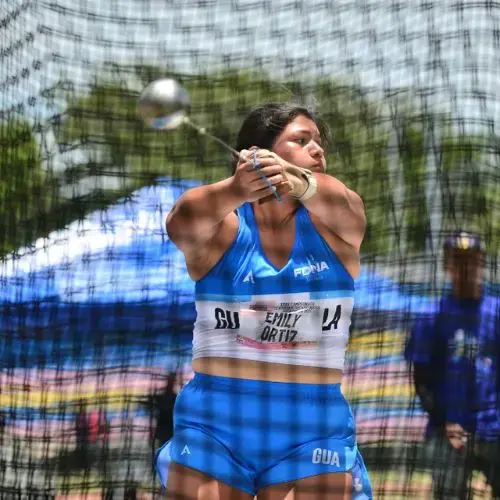 Atleta en acción en el Campeonato Centroamericano de Atletismo mayor 2025
