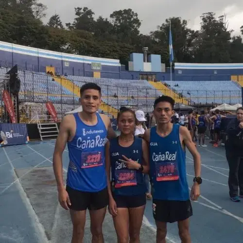 Atletas guatemaltecos en la Media Maratón de Buenos Aires 2025