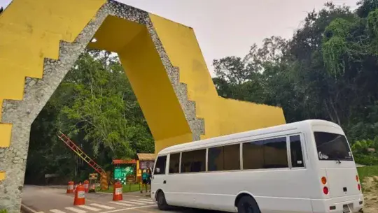 Como viajar de Flores a Tikal