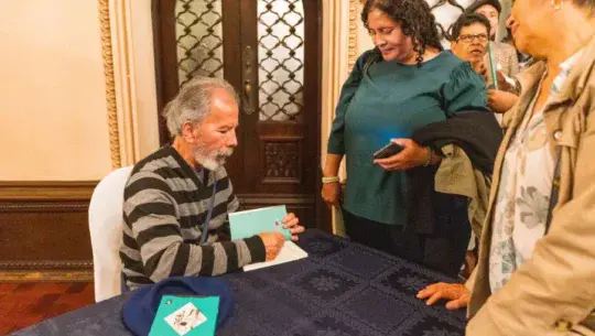 «Con pies de plomo» de Otoniel Martínez fue lanzado por Editorial Cultura