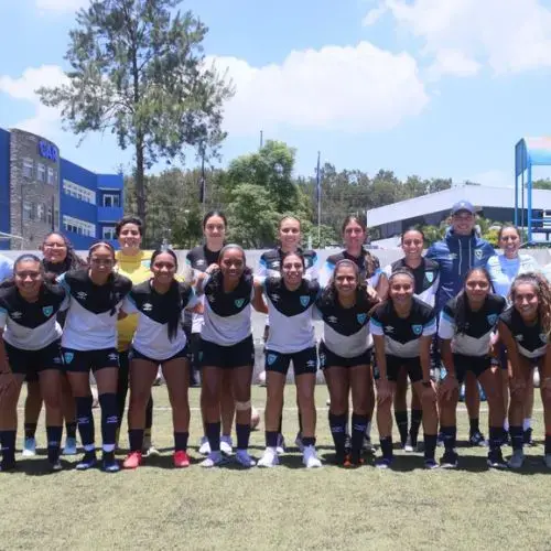 Equipo femenino de Guatemala después de un entrenamiento