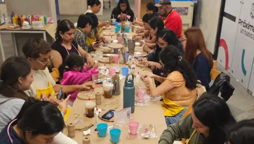 Taller de pintura 2025 con Pinturas Momos