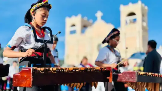 Colegio Noj encantó en el Swing Latino Fest 2025 en Totonicapán