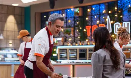 Conductor guatemalteco Héctor Sandarti regresará a Top Chef VIP 2025