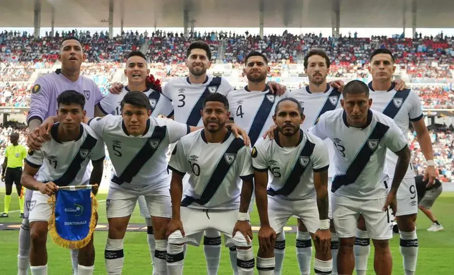Transmisión de Guatemala vs El Salvador en comerciales Pradera