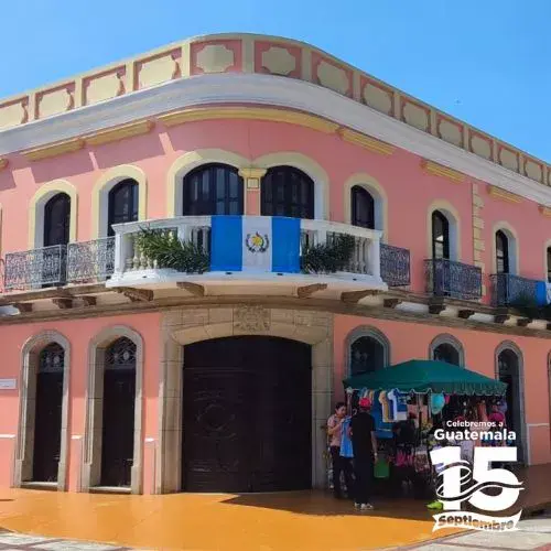 Una Feria de Independencia 2025 en Parques del Irtra