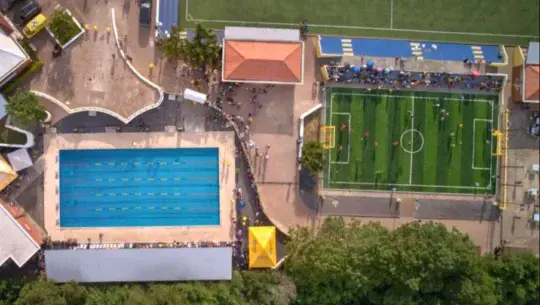 piscina municipal y cancha deportiva en Santa Catarina Pinula