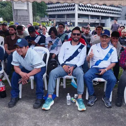 El Salvador vs Guatemala en pantalla gigante de la USAC GT
