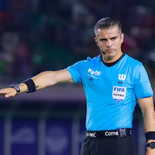 Fernando Hernández, arbitro para Guatemala vs Surinam